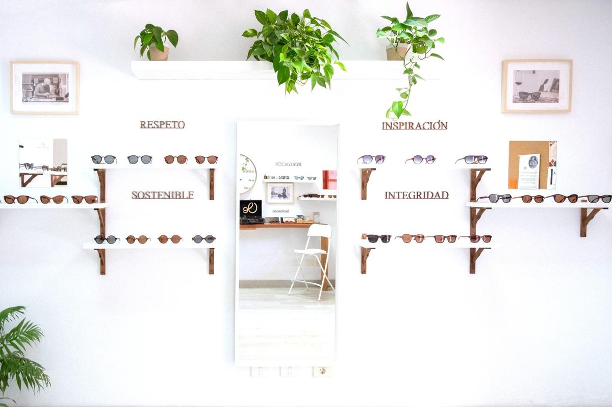 Exposición Oe Gafas de Madera